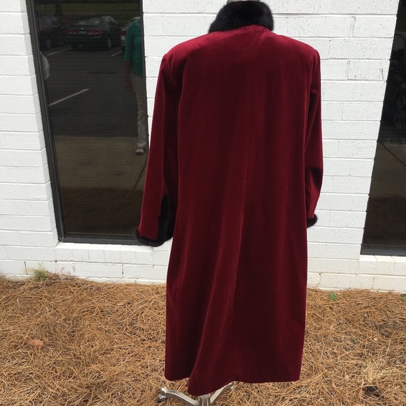 Zang Toi Opera Cape - Picture 5 of 8